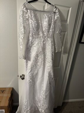 Elegant White Lace Long-Sleeve Wedding Dress